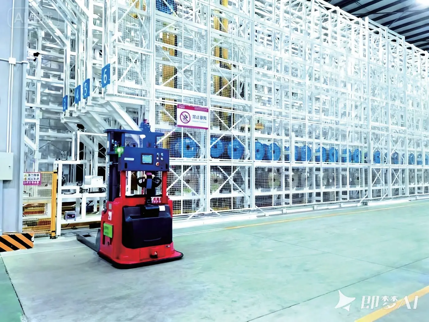 AGV Sany giữa các dãy kệ