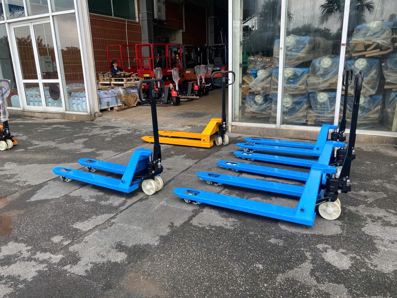 Xe nâng tay cơ Interlift Pro 2,5 tấn · càng 550/685 mm
