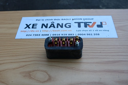 Giắc kết nối ắc quy xe nâng 30A cổng đực · P.00345