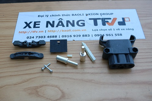 Giắc kết nối ắc quy xe nâng 80A cổng đực · P.00337