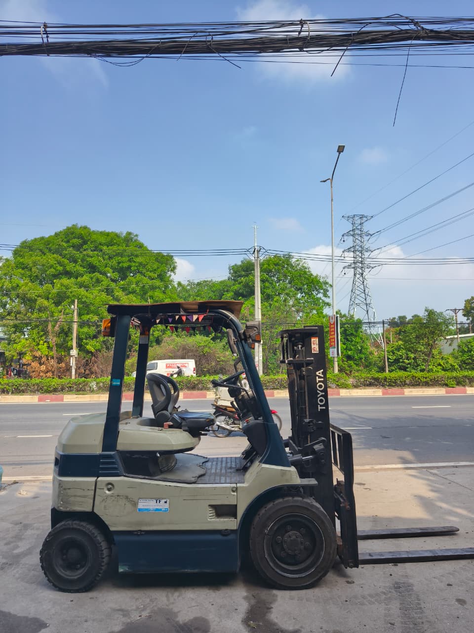 Xe nâng điện cũ Toyota 7FB30 3 tấn đời 2015 – khung V 3 m