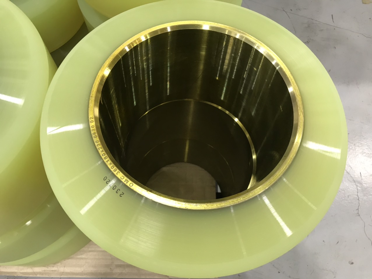 Bánh tải PU xe nâng điện 254×102×169 mm · OMC