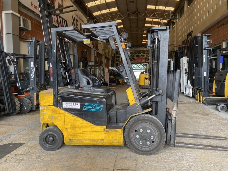 Xe nâng điện cũ Sumitomo 54-FB25PJE 2,5 tấn đời 2009 – khung 3 tầng 4,5 m