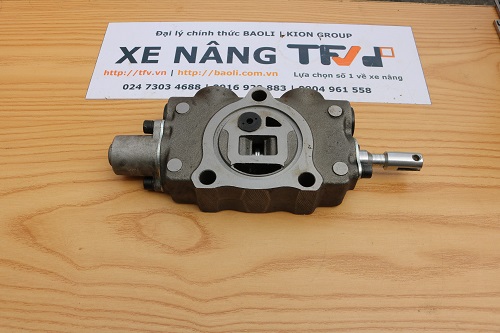 Ngăn kéo chia dầu (van hai chiều) xe nâng Ø10 mm · P.00066
