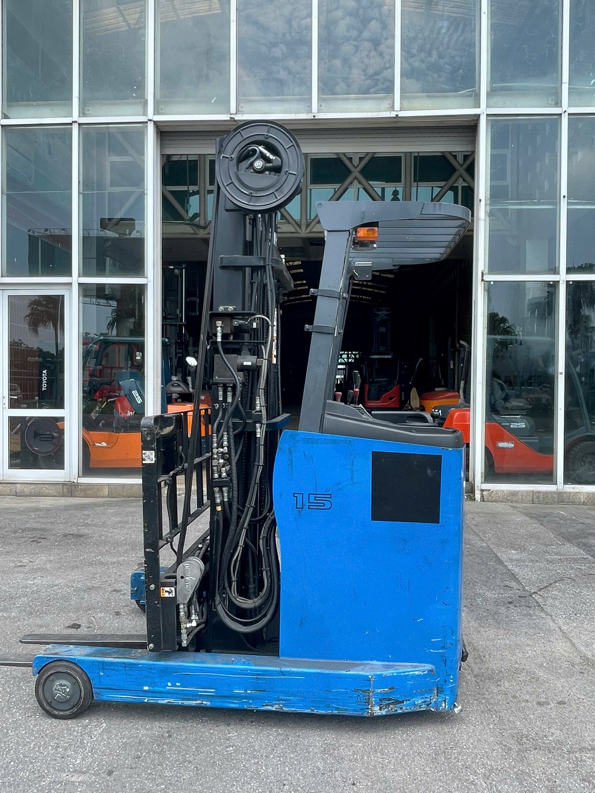 Xe nâng reach truck cũ Unicarriers FRHB15-8WA 1,5 tấn đời 2015 – khung 3 tầng 6 m