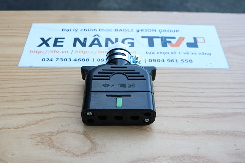Giắc kết nối ắc quy xe nâng 30A 250V cổng cái · 119802-77200