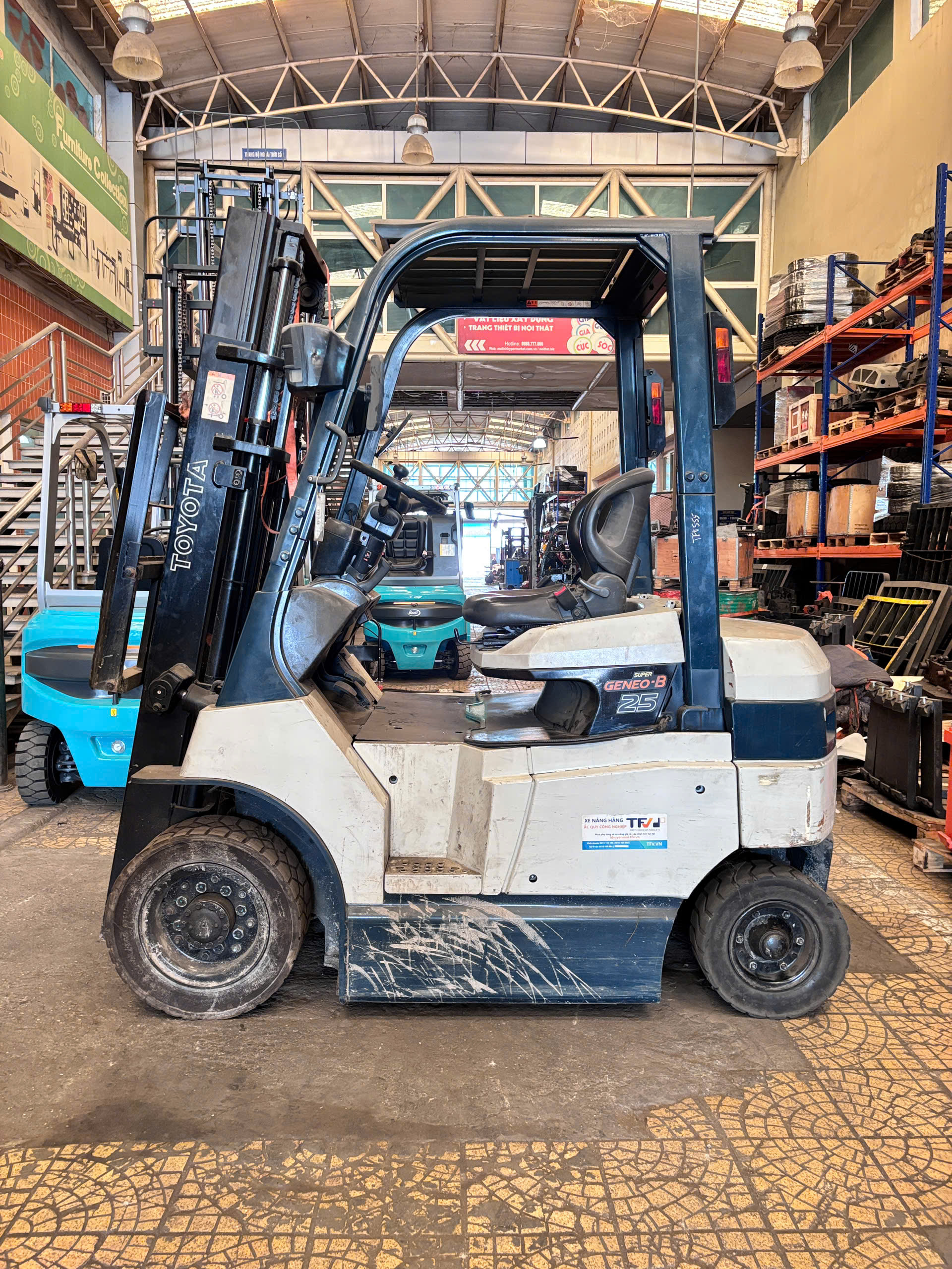 Xe nâng điện cũ Toyota 40-7FB25 2,5 tấn đời 2005 – khung V 3 m