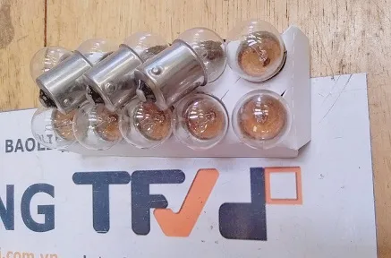 Các bước thay bóng đèn dây tóc 24V 10W cho xe nâng