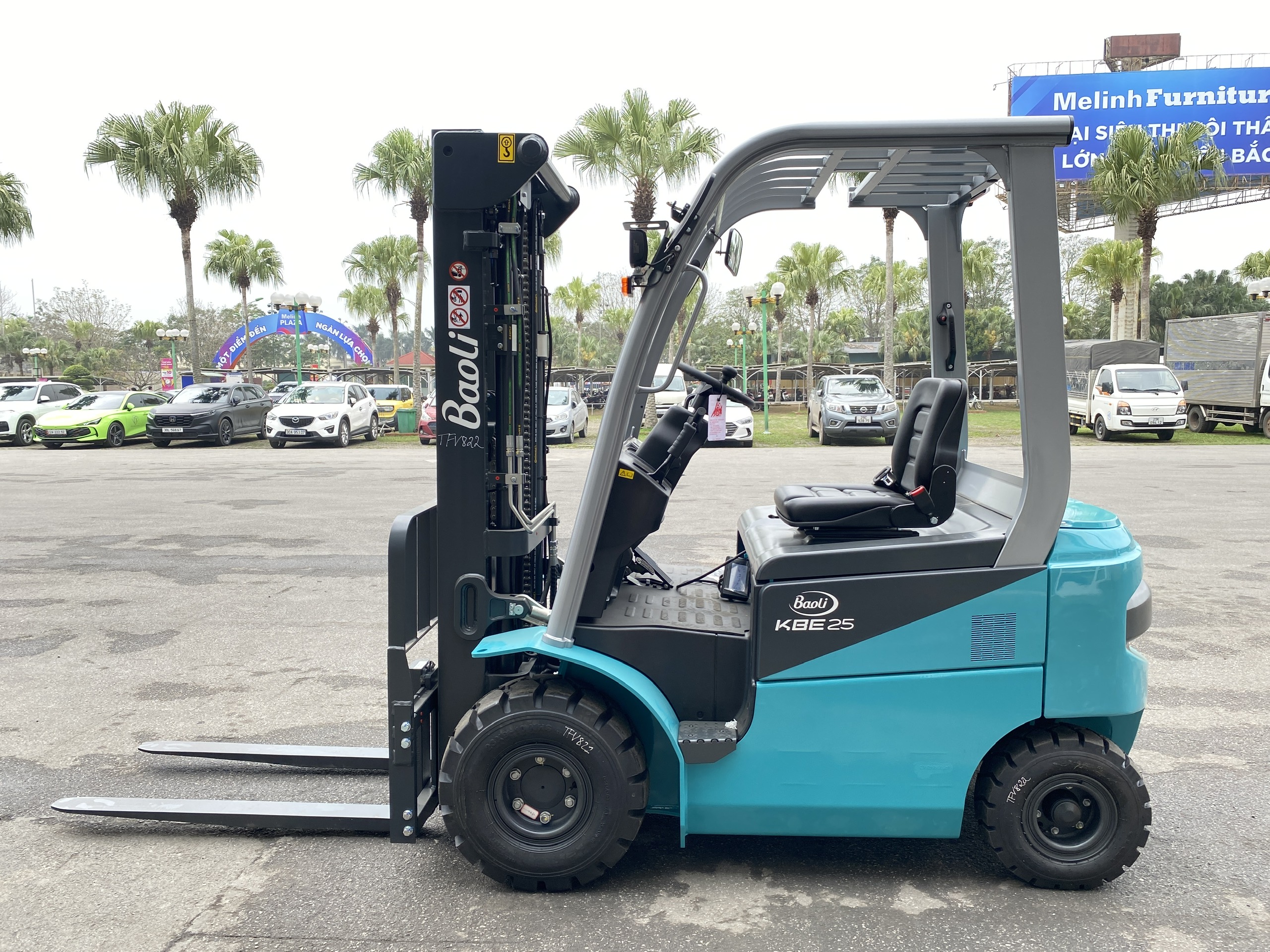 Xe nâng điện Baoli KBE25-01 thực tế dùng khi khảo sát cấu hình