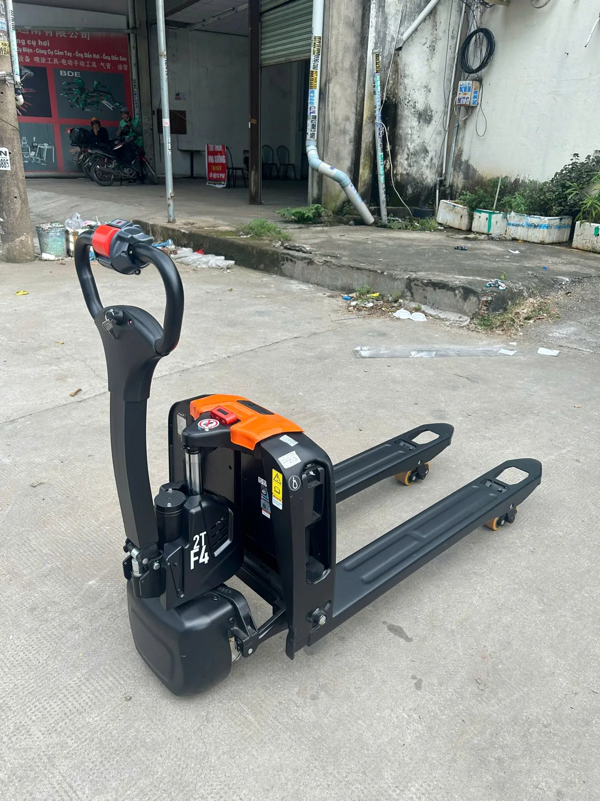 Tay lái ống vuông xe nâng tay điện Interlift F4 201