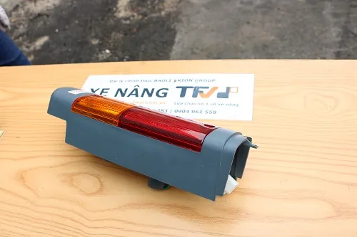 Cụm đèn hậu xe nâng Toyota 7FD HS-LL072
