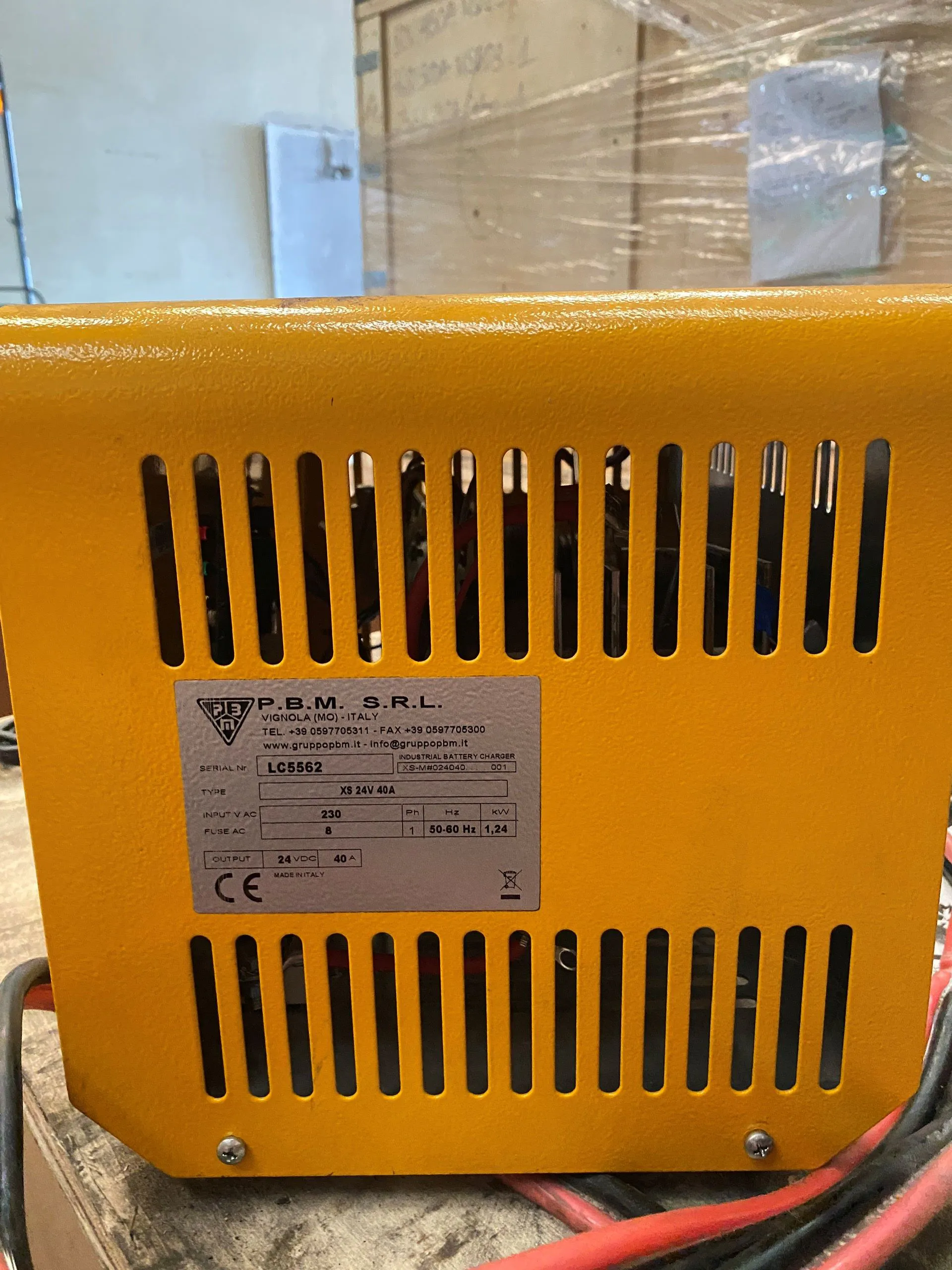 Máy sạc ắc quy hiệu XS 1 pha 24V 40A mã 1913-001 sử dụng cho xe nâng, hàng mới 100%