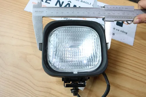 Bộ đèn pha Toyota 56510-23600-71 12V nhìn mặt sau