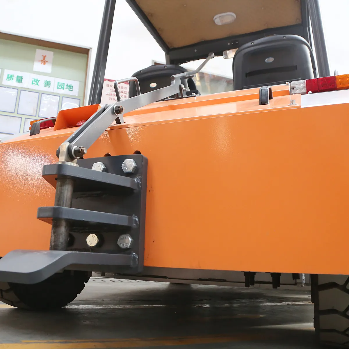 Xe kéo điện Zowell TSA1250: móc kéo cắm chốt din 15170, 2 mức 304,8 / 400 mm