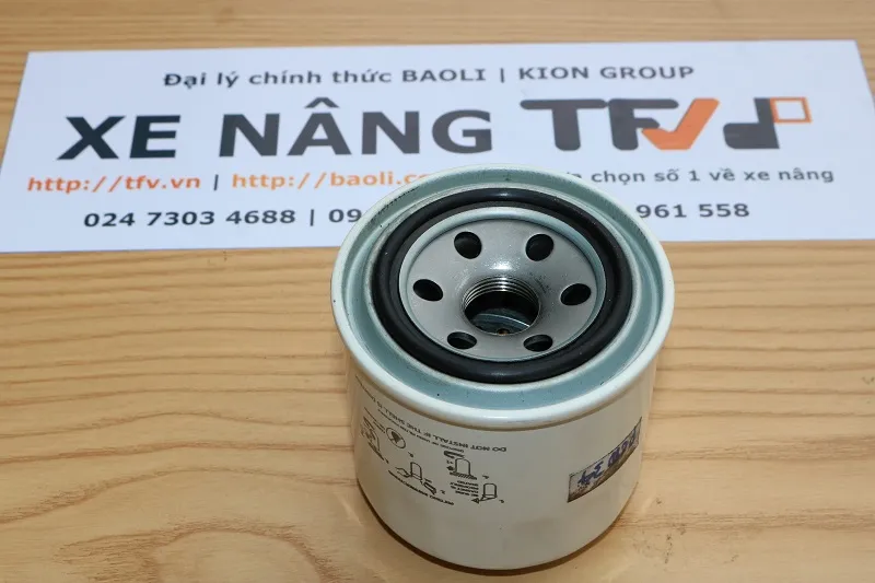 Lọc nhớt Sakura C-1605 mặt đế có lỗ ren và gioăng