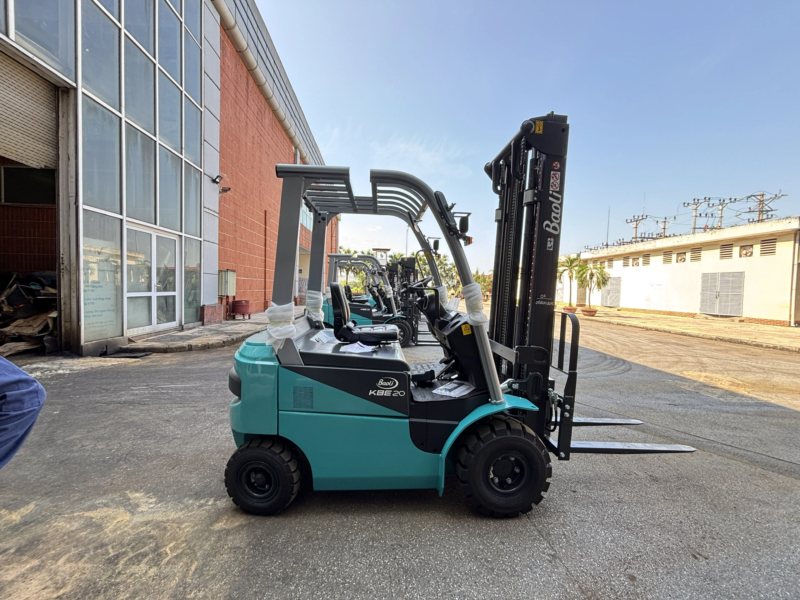 Xe nâng điện chuyển đổi sang pin lithium