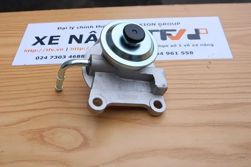Kiểm tra bầu lọc nhiên liệu xe nâng Toyota 23302-23440-71