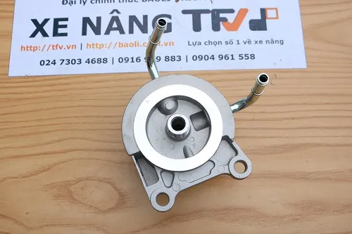 Bơm tay bầu lọc nhiên liệu xe nâng Toyota 23302-23440-71 nhìn từ mặt lắp lọc