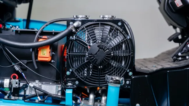 Khoang kỹ thuật và quạt làm mát xe nâng điện Sany F7