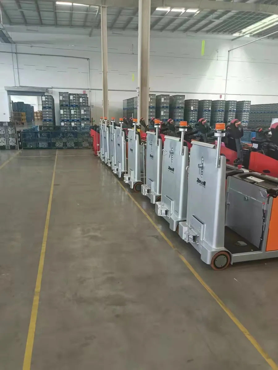 Xe kéo điện Zowell XT30 — lô xe trong xưởng hãng