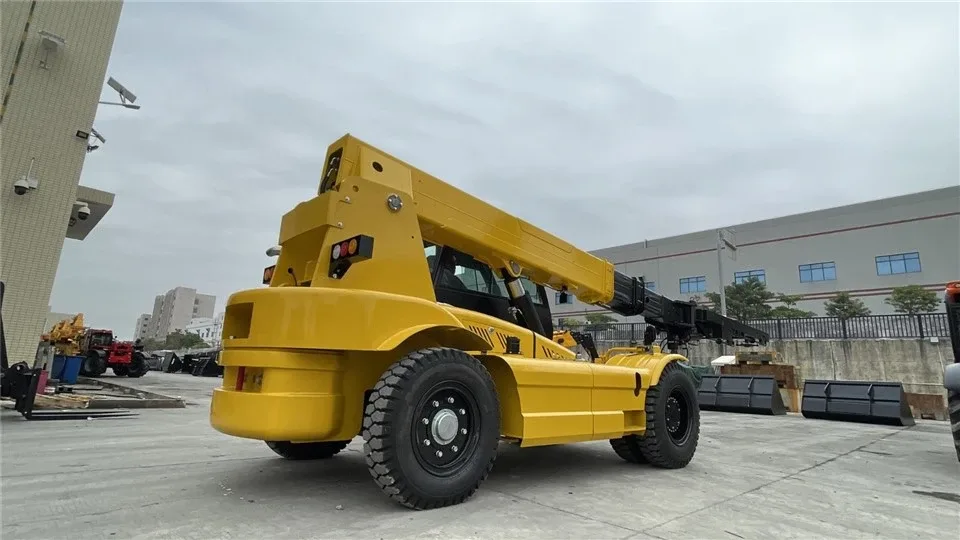 Xe nâng telescopic SOCMA HNT110 nhìn chéo sau