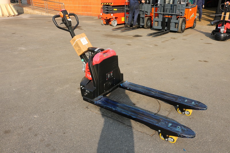 Xe nâng tay điện 1.5 tấn Interlift pin lithium