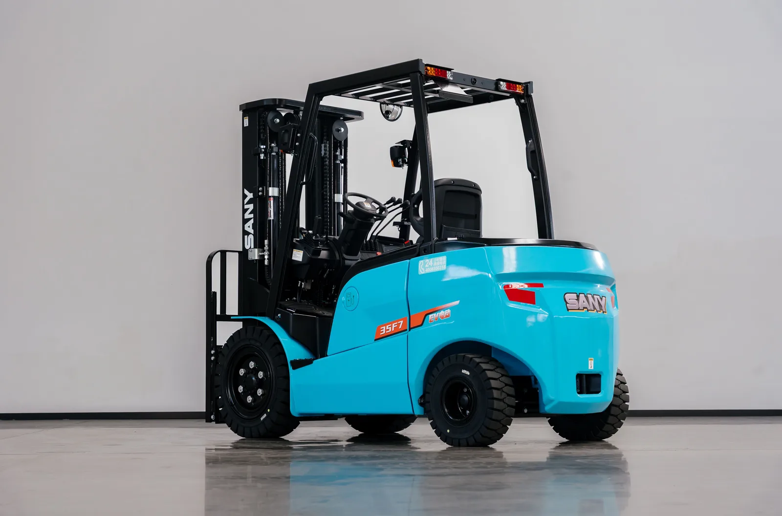 Xe nâng điện Sany SCP35F7 nhìn chéo sau