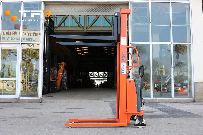 Xe nâng bán tự động nâng điện đẩy tay