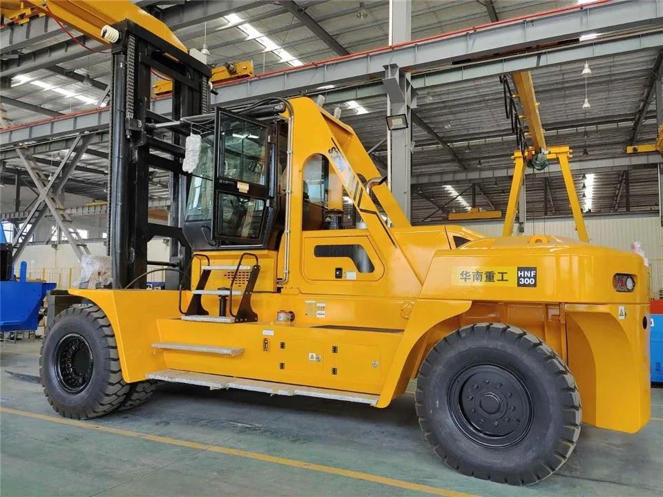 Khung gầm và lốp của Xe nâng dầu SOCMA HNF300 30 tấn