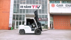Xe nâng dầu cũ 4 tấn Unicarriers D1F4A40. Khung V4750. Sản xuất 2015. Mã XC.D40TOS47.00334