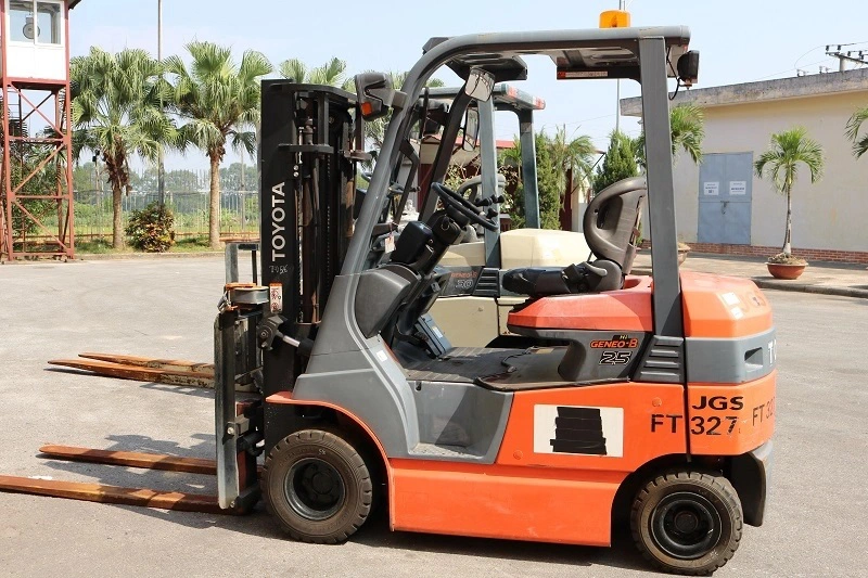 Xe nâng điện 2.5 tấn hiệu Toyota