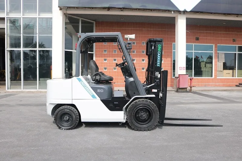 Xe nâng dầu cũ Unicarriers tại kho TFV Hà Nội