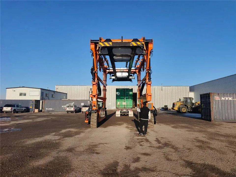 Cabin straddle carrier SOCMA 30 tấn