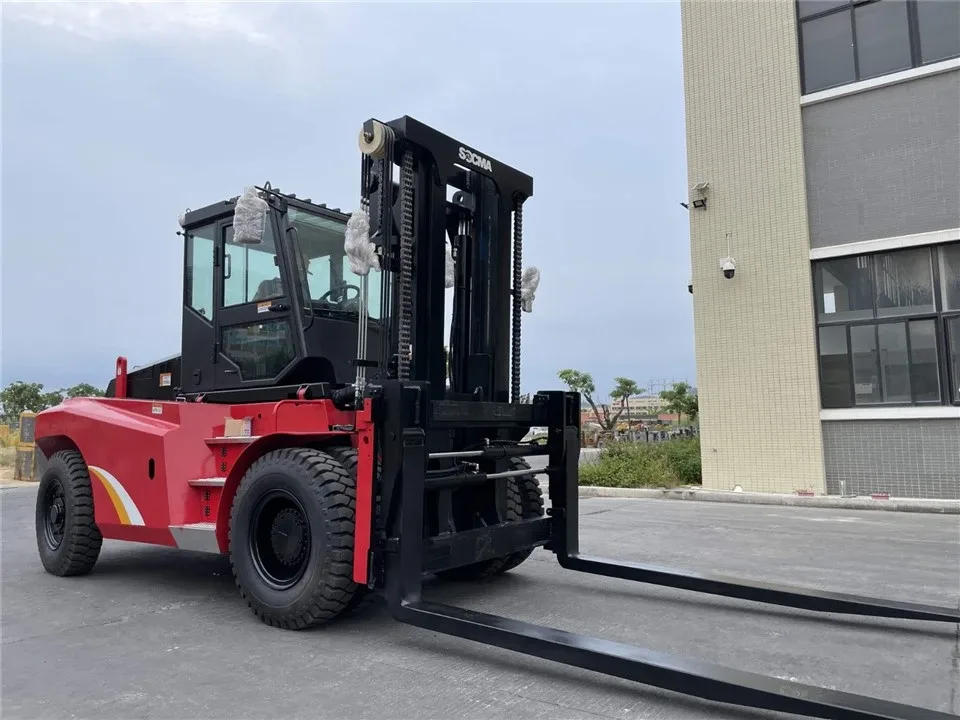 Xe nâng dầu SOCMA HNF140-600-A/C 14 tấn — cụm động cơ và đối trọng