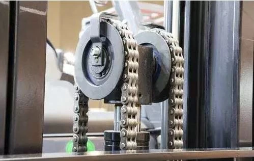 Hướng dẫn kiểm tra xích nâng và puly xe nâng đúng kỹ thuật