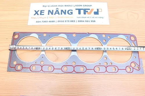 Đo chiều dài gioăng mặt máy xe nâng Nissan K21 K25 N-11044-FU400