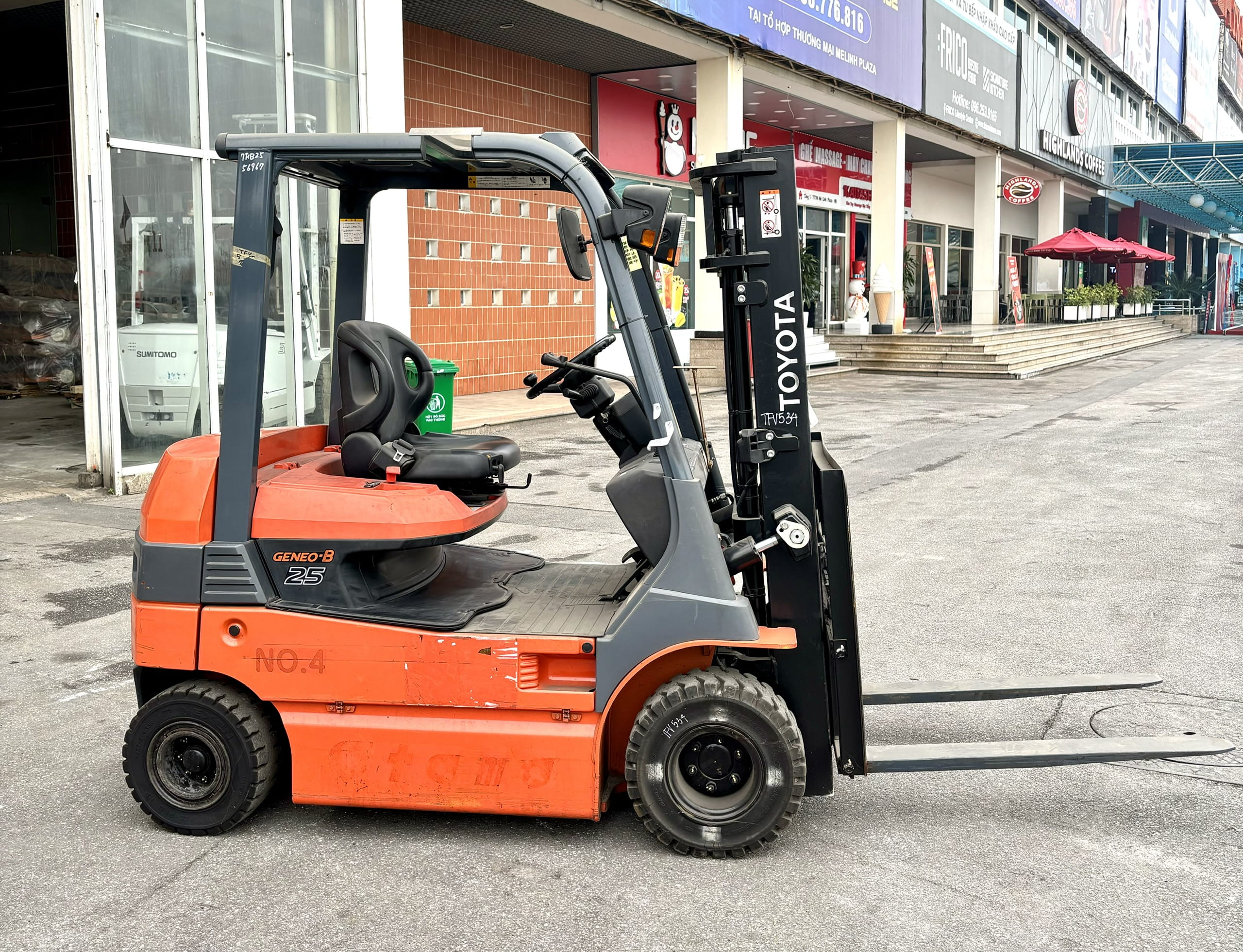 Xe nâng Toyota nhập khẩu chính ngạch