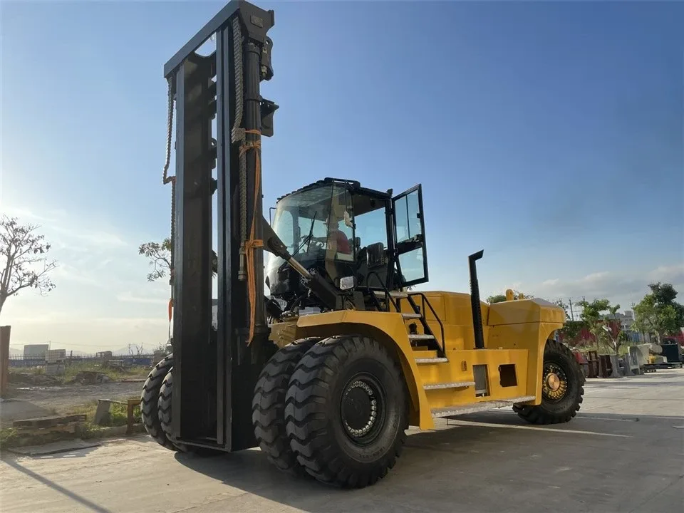 Khung nâng và giá càng của Xe nâng dầu SOCMA HNF420 42 tấn