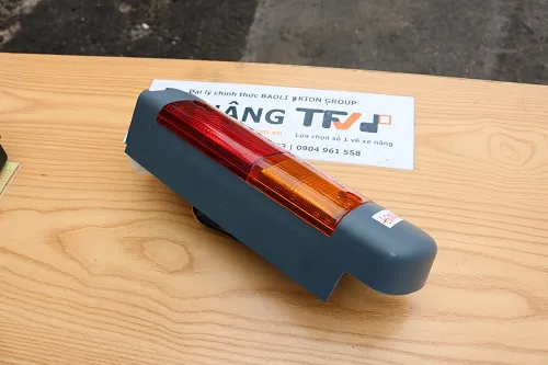 Đèn hậu Toyota 7FD HS-LL072 góc chụp khác