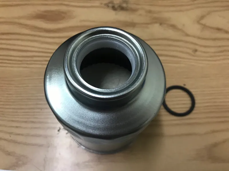 Kiểm tra lọc nhiên liệu xe nâng Toyota Folangsi trước khi lắp