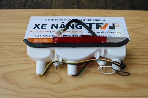 Cụm đèn hậu HS-LL002 xe nâng Toyota 6FD30 hàng mới