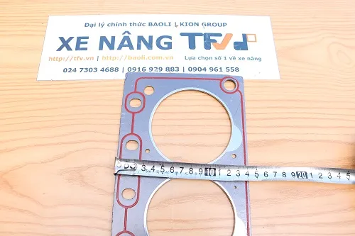 Đo chiều rộng gioăng mặt máy xe nâng Nissan K21 K25 để đối chiếu
