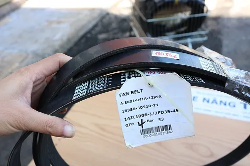 Tem mã 16388-30510-71 trên dây curoa quạt xe nâng 7FD35-45