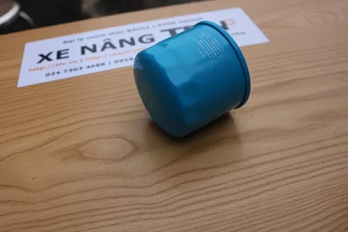 Tra mã lọc dầu động cơ xe nâng 15208-01B02 trên thân lon