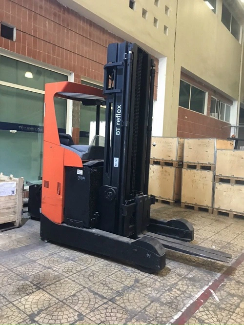 Xe nâng reach truck ngồi lái cũ hiệu BT - Toyota