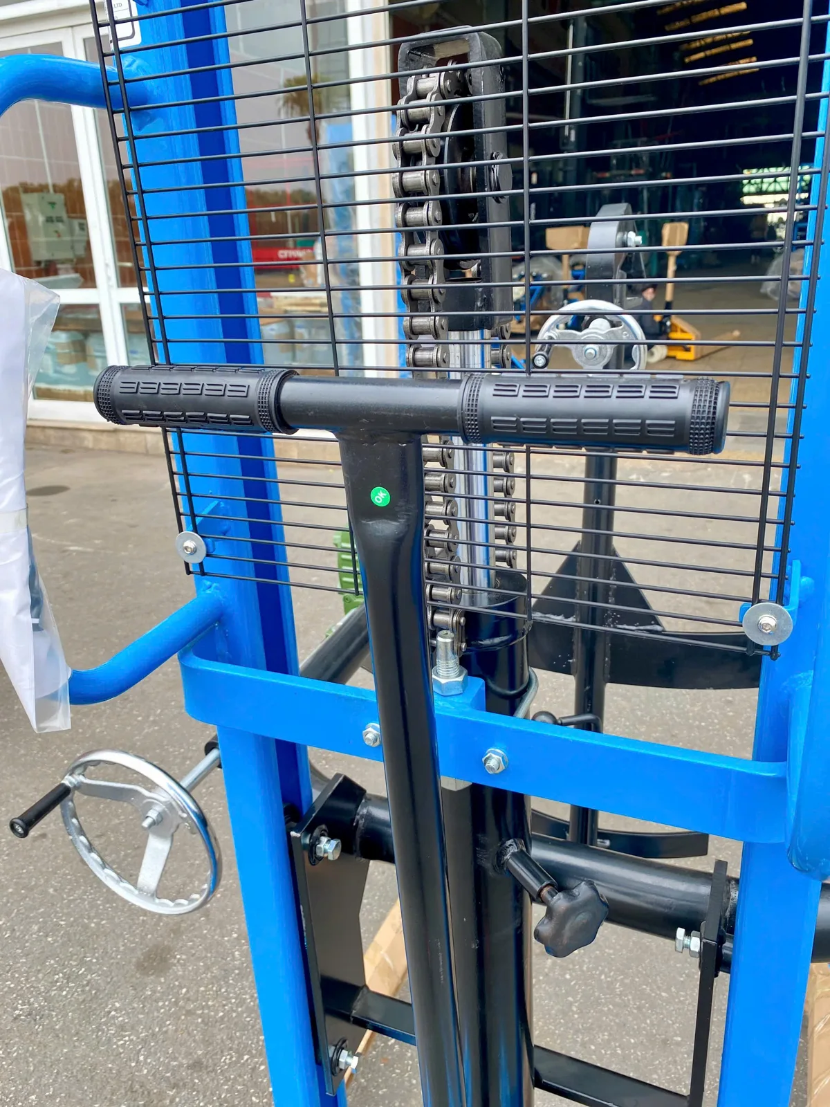Tay đẩy chữ T của xe nâng phuy Interlift 350 kg