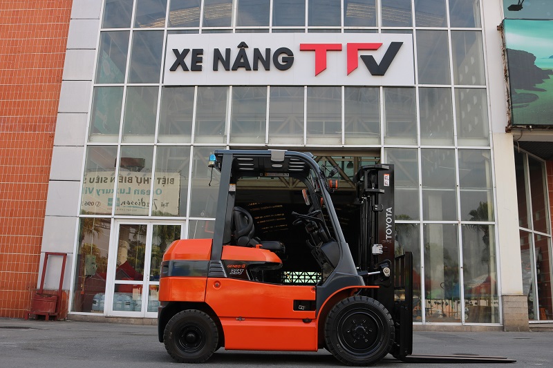 Xe nâng điện cũ 3.5 tấn Toyota 7FBJ35. Khung V3000. Sản xuất 2016. Mã XC.B35TOS30.00493