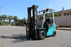 Xe nâng điện 2.5 tấn,hiệu Kion Baoli KBE25-01 Khung container VFHM4700 Mới 100%