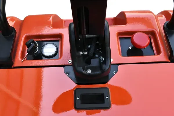 Tay lái và bảng điều khiển xe kéo điện MiMA MG30
