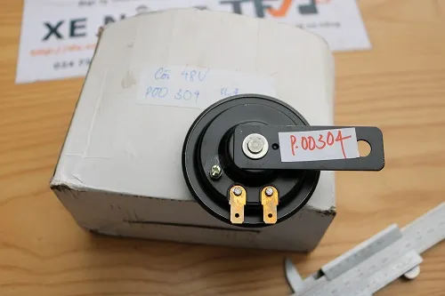 Phụ tùng hệ thống điện xe nâng — còi xe nâng 48V mã P.00304 chụp tại kho TFV
